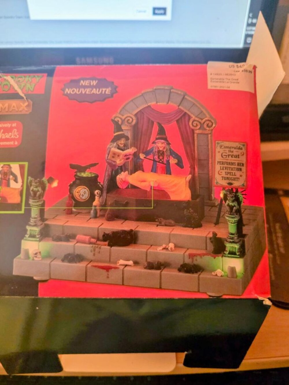 Lemax Spooky Town: Esmeralda The Great #14825: Battery powered
